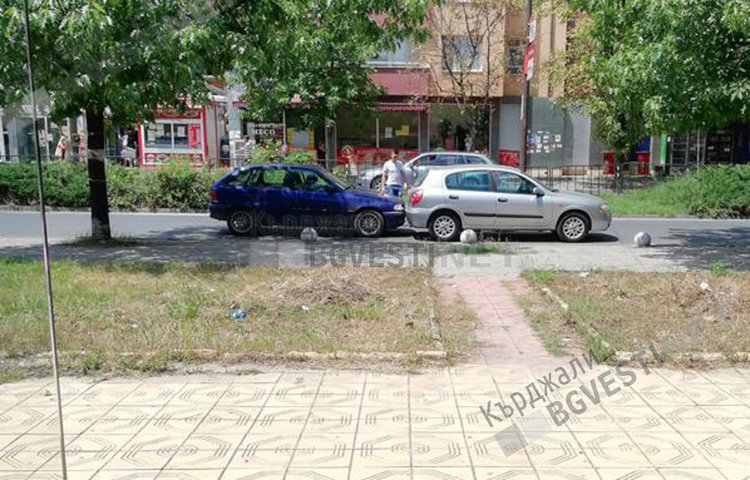 Две коли се нанизаха на бул.„Христо Ботев“