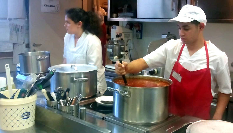 Бъдещи звезди в туризма на практика в ресторант със звезда Мишлен в Болоня