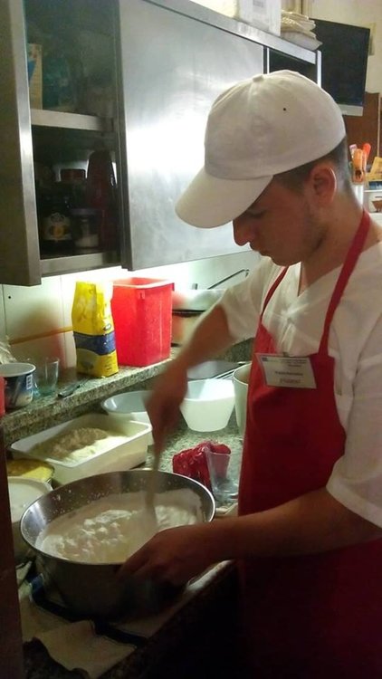 Бъдещи звезди в туризма на практика в ресторант със звезда Мишлен в Болоня