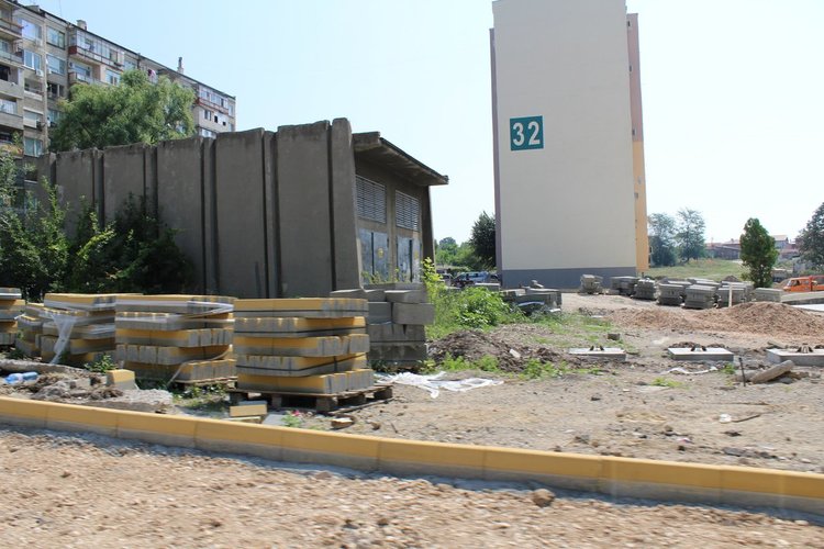 По-красиви пространства между блоковете до есента