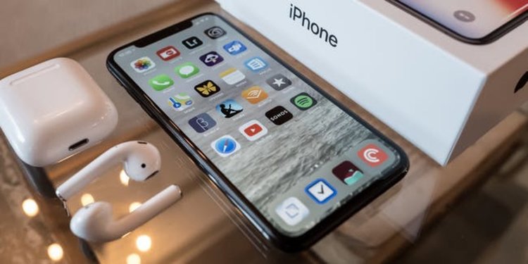 Applе спират производството на iPhone X и iPhone SE заради iPhone X (2018)