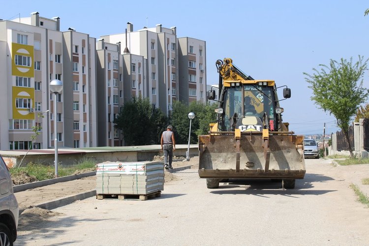 По-красиви пространства между блоковете до есента