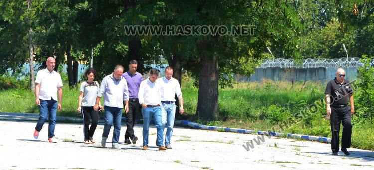 Евродепутатът Ангел Джамбазки поиска от Харманли затварянето  на бежански центрове