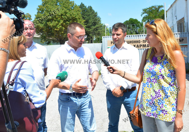 Евродепутатът Ангел Джамбазки поиска от Харманли затварянето  на бежански центрове