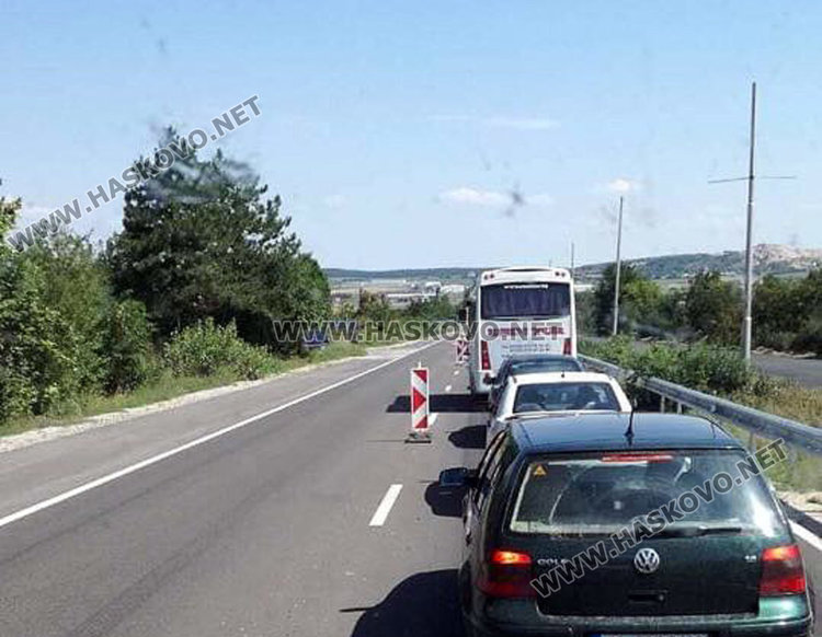 Възмутен шофьор: И автобуси правят опасния забранен завой на пътя за Димитровград