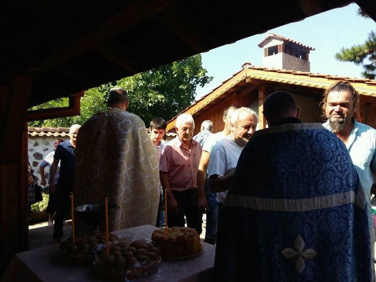 Осветиха ремонтираната църква в Драгойново