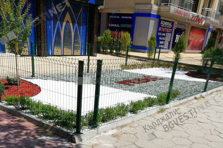 Първата „частна” градинка във „Възрожденци” вече е факт, оградиха я за да я спасят от добитъка