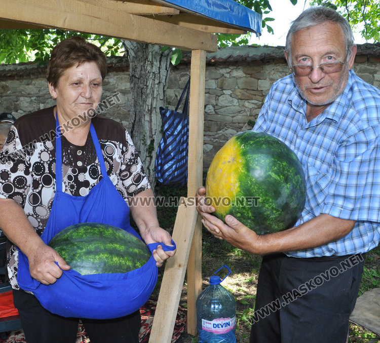 Под старите орехи село Мандра отпразнува Света Марина