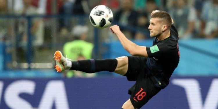 Нападател от отбора на Хърватия погаси кредитите на всичките си съселяни