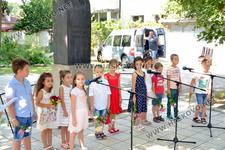 Деца рецитираха стихове за годишнината от рождението на Апостола