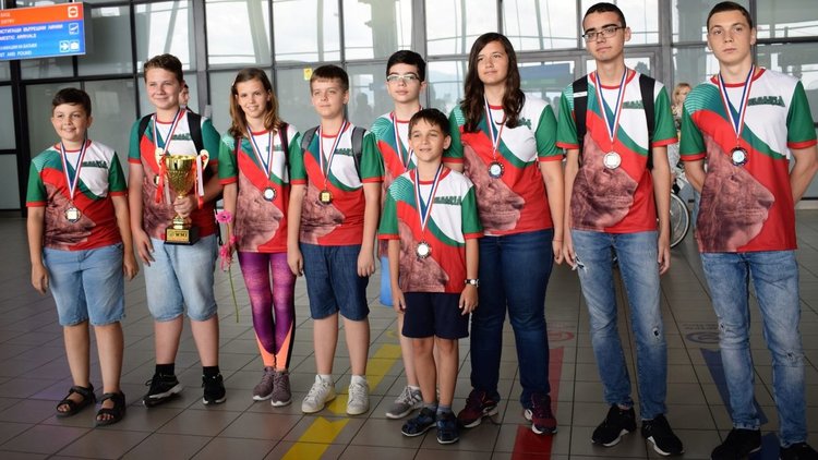 Нури Хасан /вторият от дясно наляво/, снимка: mediabricks.bg