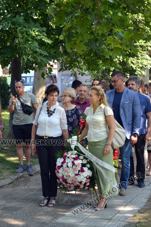 Деца рецитираха стихове за годишнината от рождението на Апостола