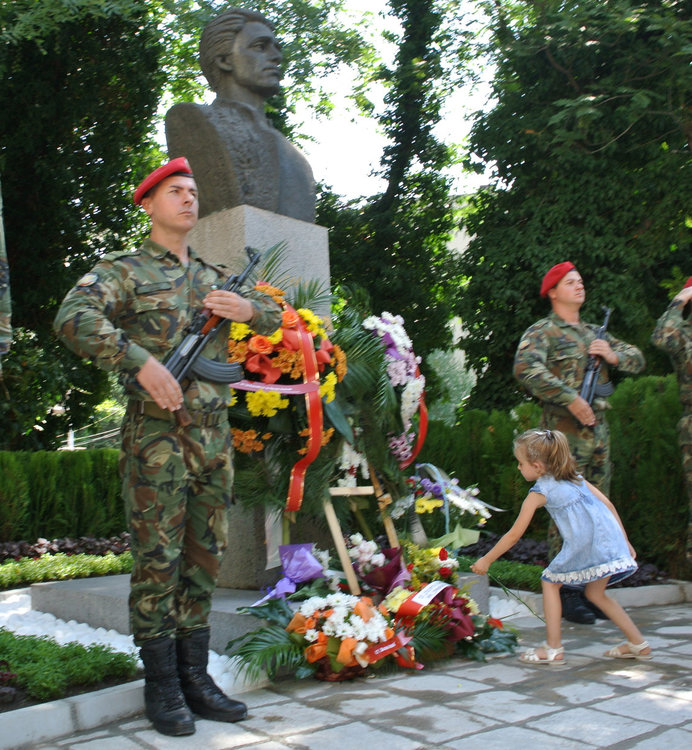 Почетохме годишнината на Апостола, деца рецитират и пеят за Левски
