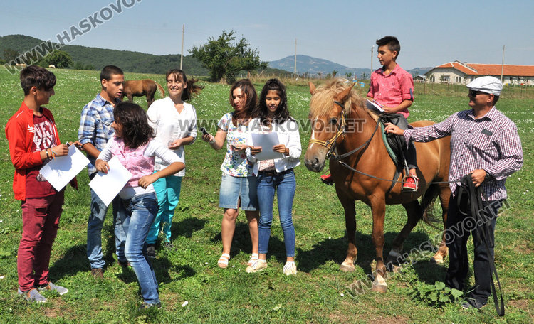 Коне и минерална вода лекуват деца с двигателни и психични проблеми