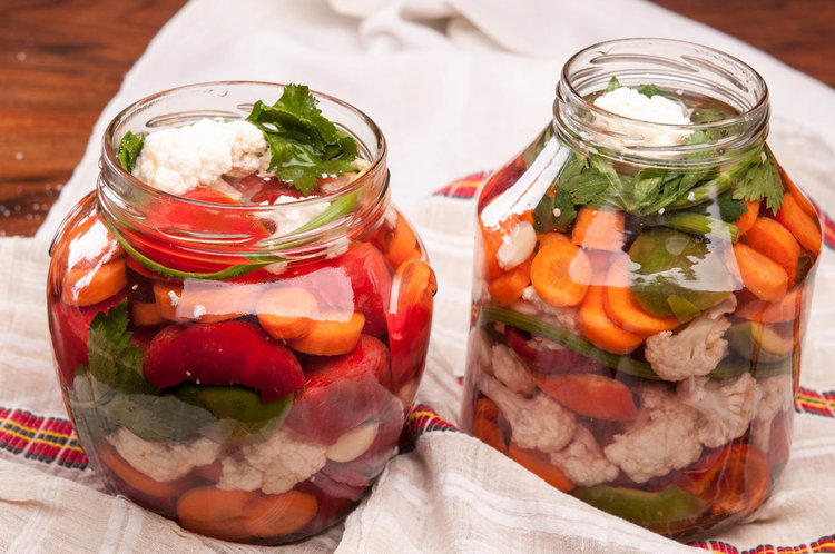 Мощният Е211 или защо да си направим туршията по рецептата на баба