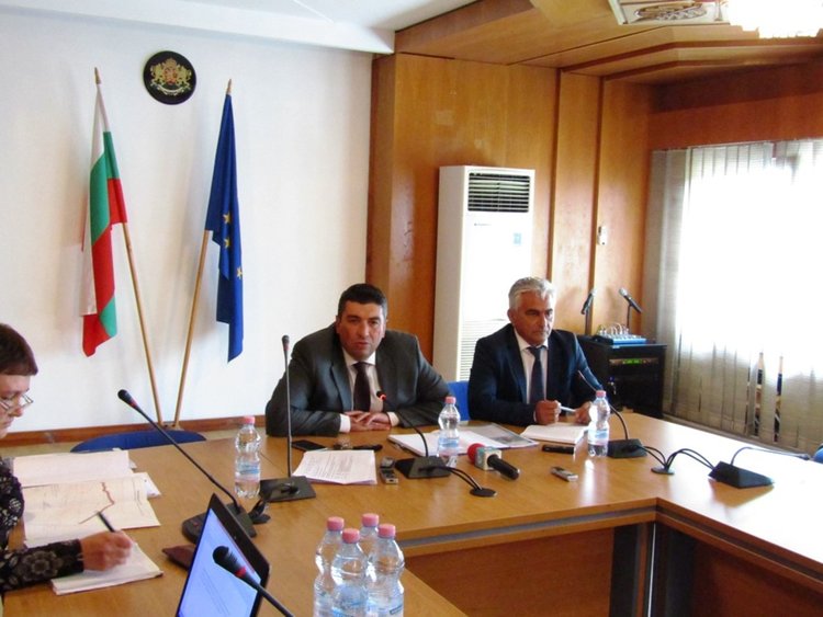 1 100 деца от Смолян и областта са напуснали училище, 908 от тях вече са в чужбина