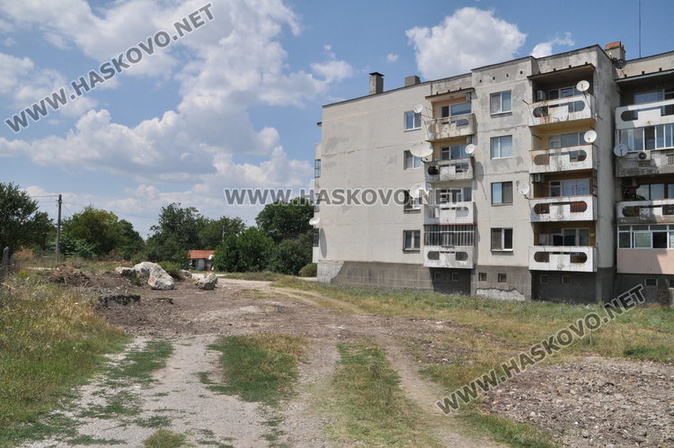 Общината разкопа парцела на Фикрет за детска площадка