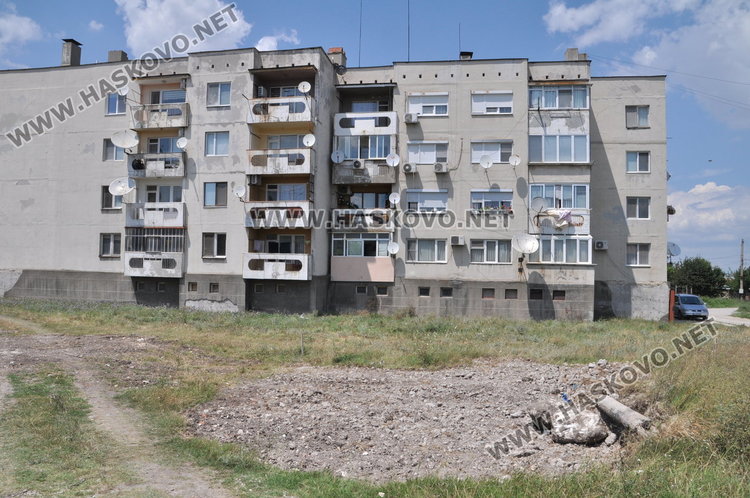 Общината разкопа парцела на Фикрет за детска площадка