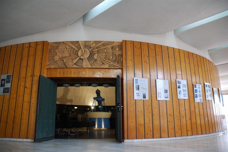 Огромен наплив за астрономическата школа за деца, Планетариумът предсрочно спря записванията