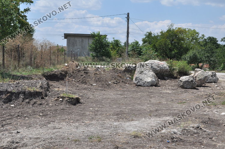 Общината разкопа парцела на Фикрет за детска площадка