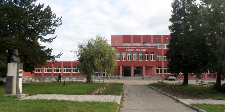 Обявиха свободните места за гимназиите