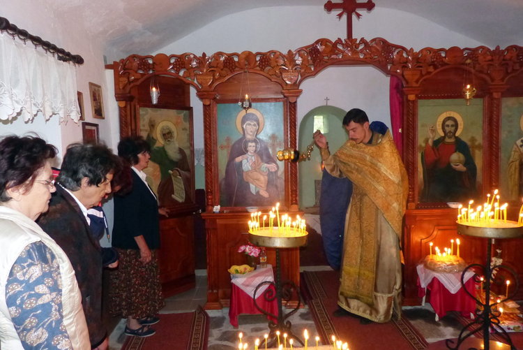 Водосвет и служба в чест на Св. Илия, за гостите благословена трапеза край параклиса в "Устово"  