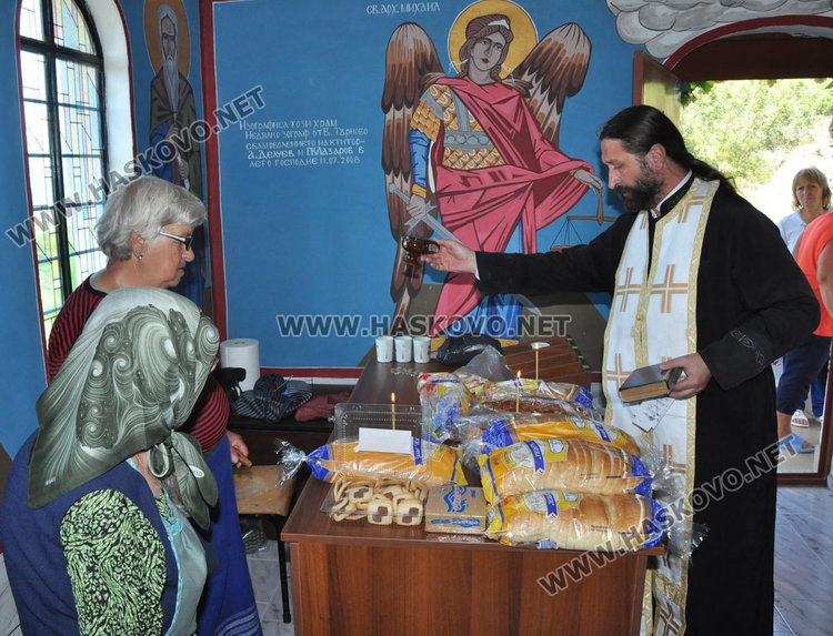Огромен горски пожар спира сам на метри от храма ”Св. Илия” край Сираково