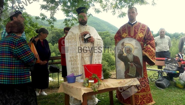 „Сънувана“ родопска църква за пръв път от век отбеляза храмов празник с истинска камбана