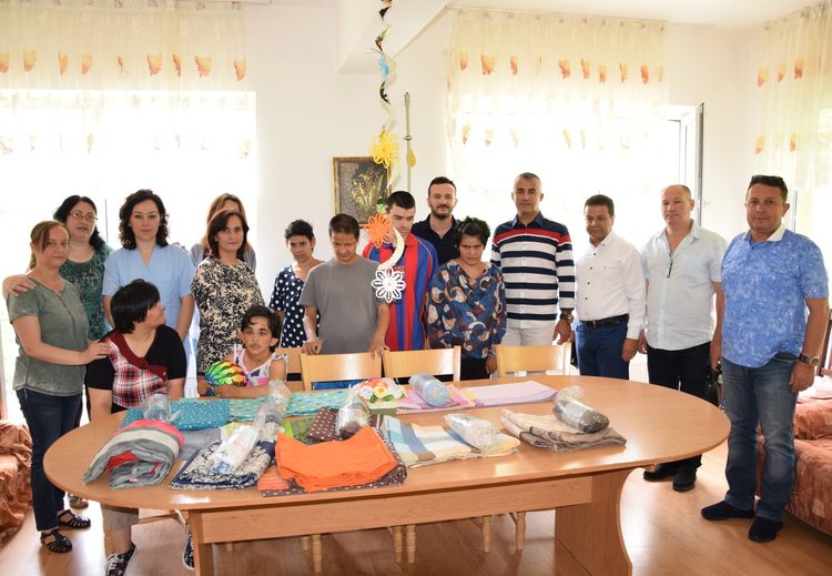 Дарение от Бурса за Защитеното жилище за лица с умствена изостаналост в Ардино