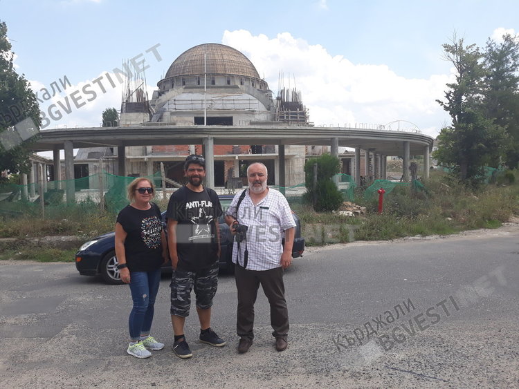 Журналисти от Одрин впечатлени от градящата се джамия в Кърджали