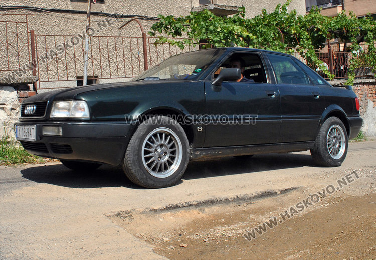 Пенсионер с колело падна в яма на ВиК в Хасково, оставена да слегне