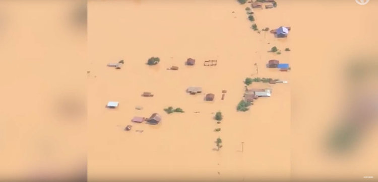 Язовирна стена се срути в Лаос (видео)