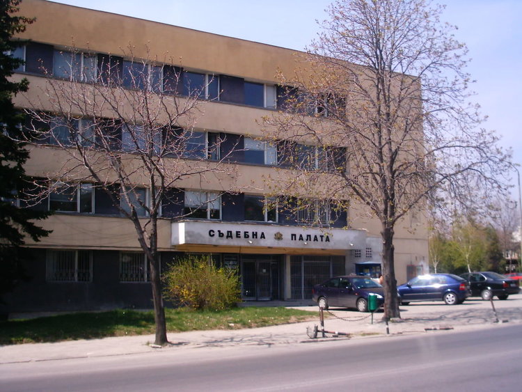 Осъдиха извратен нашенец ,заради опипване на момченца и мастурбиране