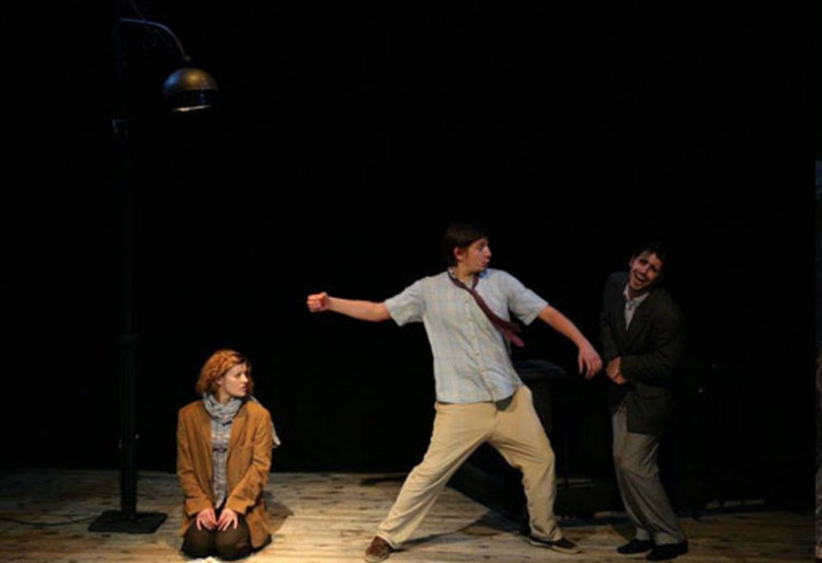 Щура любов ни предлагат артисти от театър "Сълза и смях"