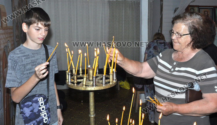 Семейство от Пловдив търси помощ от Св. Анна да прогледне детенцето им