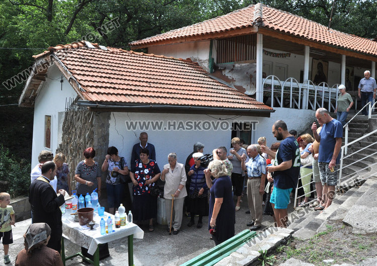 Семейство от Пловдив търси помощ от Св. Анна да прогледне детенцето им