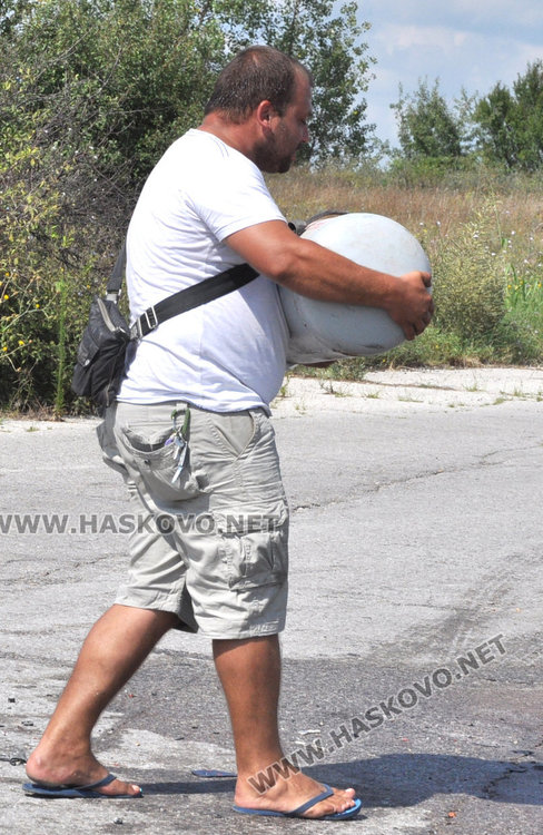 Пасат отне предимството и блъсна камион с пропан-бутан