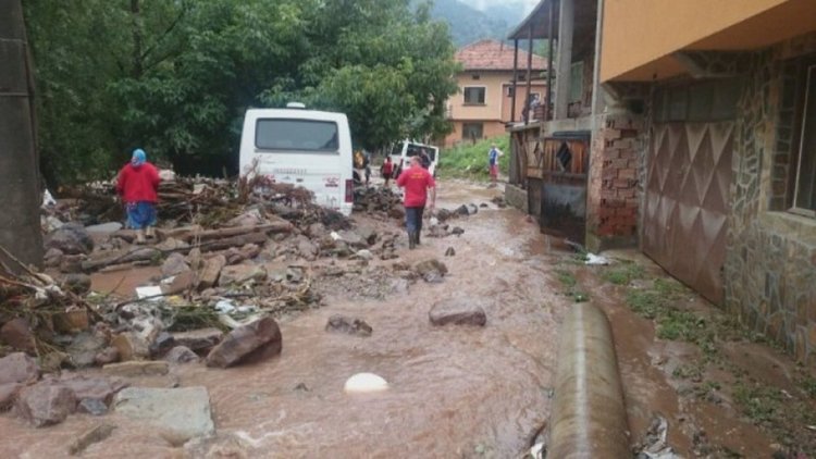 Продължава бедственото положение в Пирдоп и Тетевен