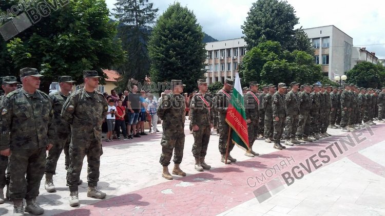 С военен ритуал посрещнаха военните от последната мисия в Афганистан