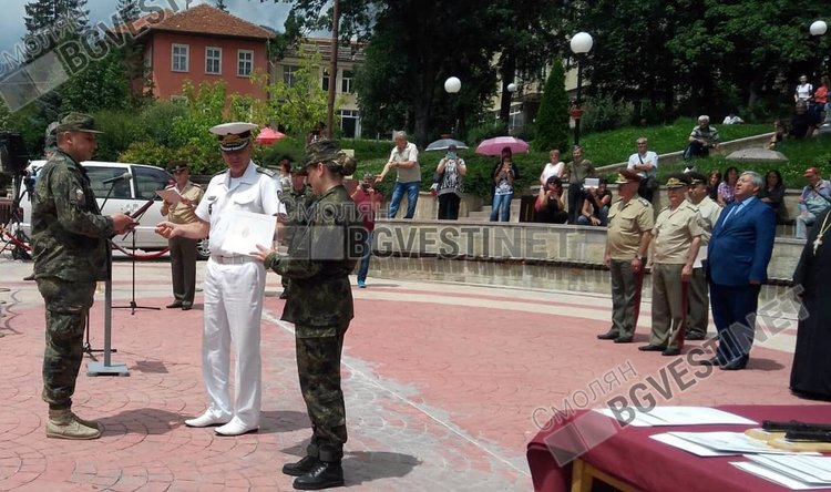 С военен ритуал посрещнаха военните от последната мисия в Афганистан