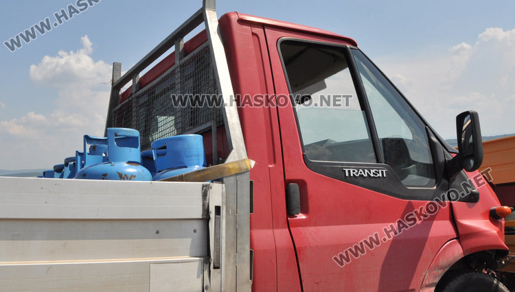 Пасат отне предимството и блъсна камион с пропан-бутан