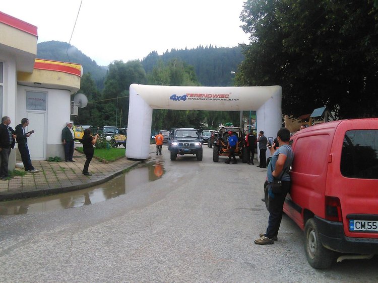 Въпреки дъжда стартира първото офроуд състезание "Смилян трофи 2018"