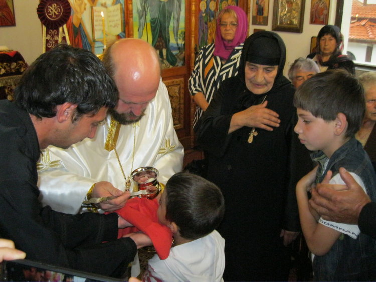 В манастира над Смолян почетоха светеца лечител, чиито мощ са пръснати по света, за да лекуват всички