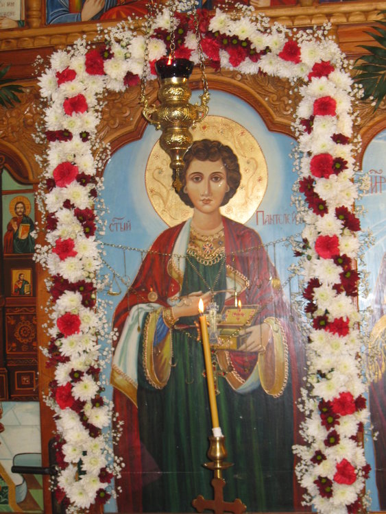 В манастира над Смолян почетоха светеца лечител, чиито мощ са пръснати по света, за да лекуват всички