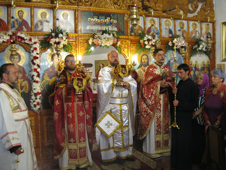 В манастира над Смолян почетоха светеца лечител, чиито мощ са пръснати по света, за да лекуват всички