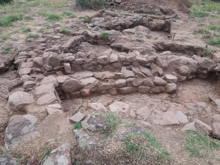 Каменно ложе или ниша?