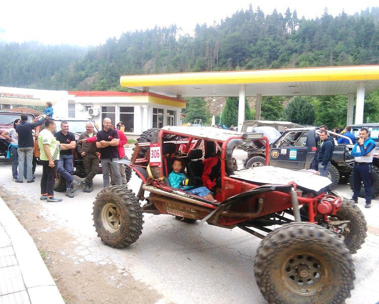 Въпреки дъжда стартира първото офроуд състезание "Смилян трофи 2018"