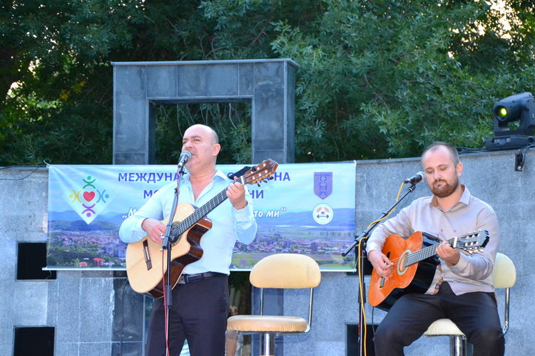 Орхан Мурад потопи момчилградчани в света на баладите