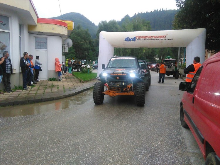 Въпреки дъжда стартира първото офроуд състезание "Смилян трофи 2018"