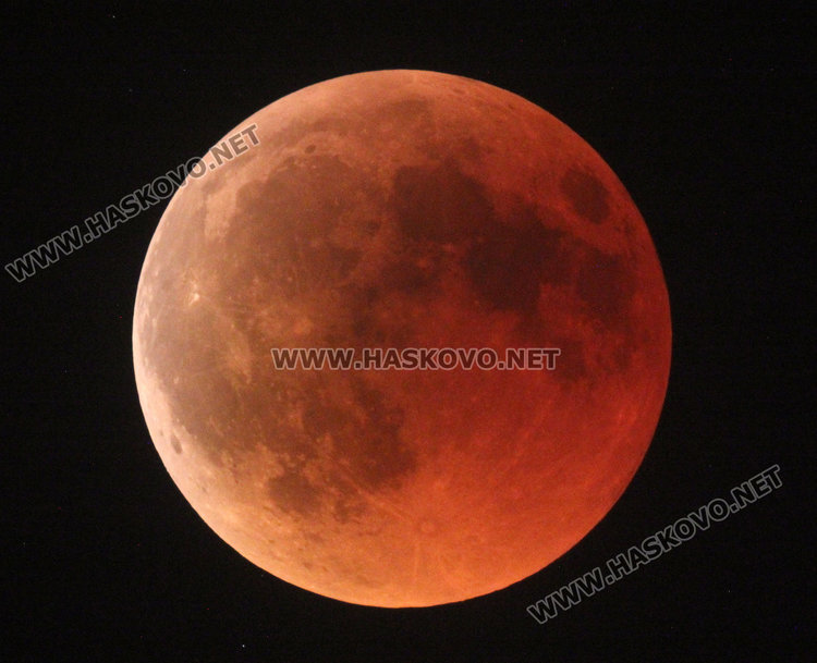 Хасковлии наблюдаваха най-дългото за века лунно затъмнение